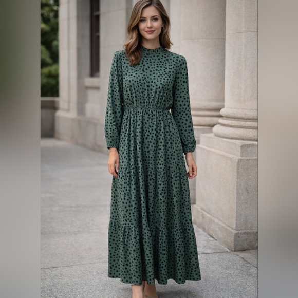 DEEP GREEN MAXI DRESS SIZE MEDIUM - Picture 1 of 5